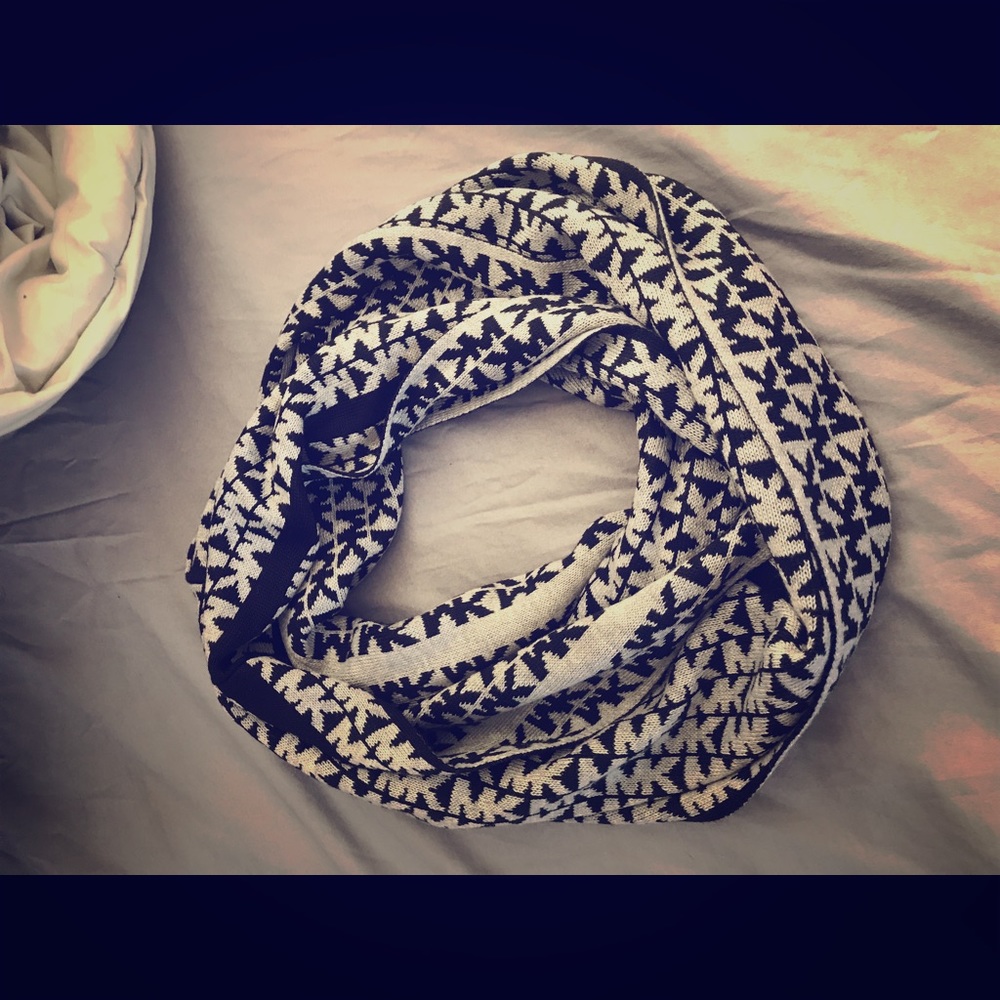Authentic Michael Kors Infinity Scarf NWOT